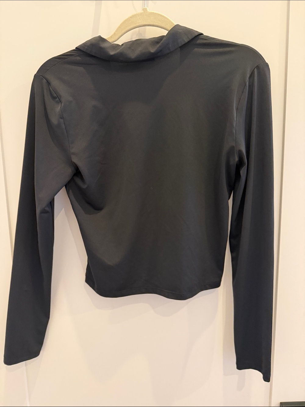 Sunday Best Aritzia Black Long-Sleeve Button-Down Crop Shirt - Picture 3 of 3